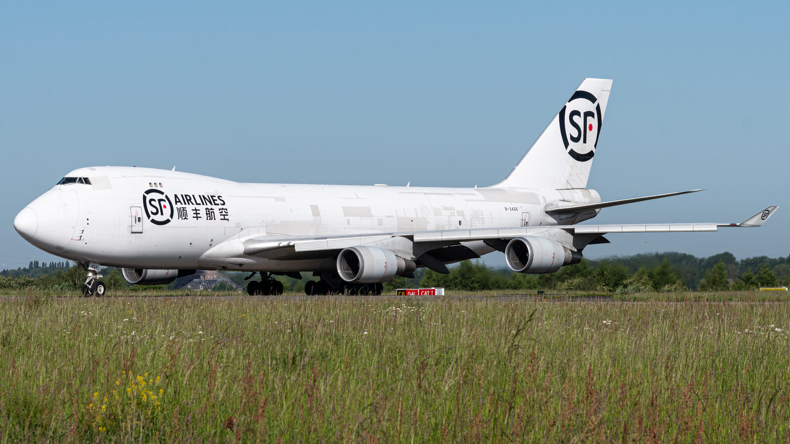 Boeing 747-400F SF Airlines B-2426 au roulage à Liège