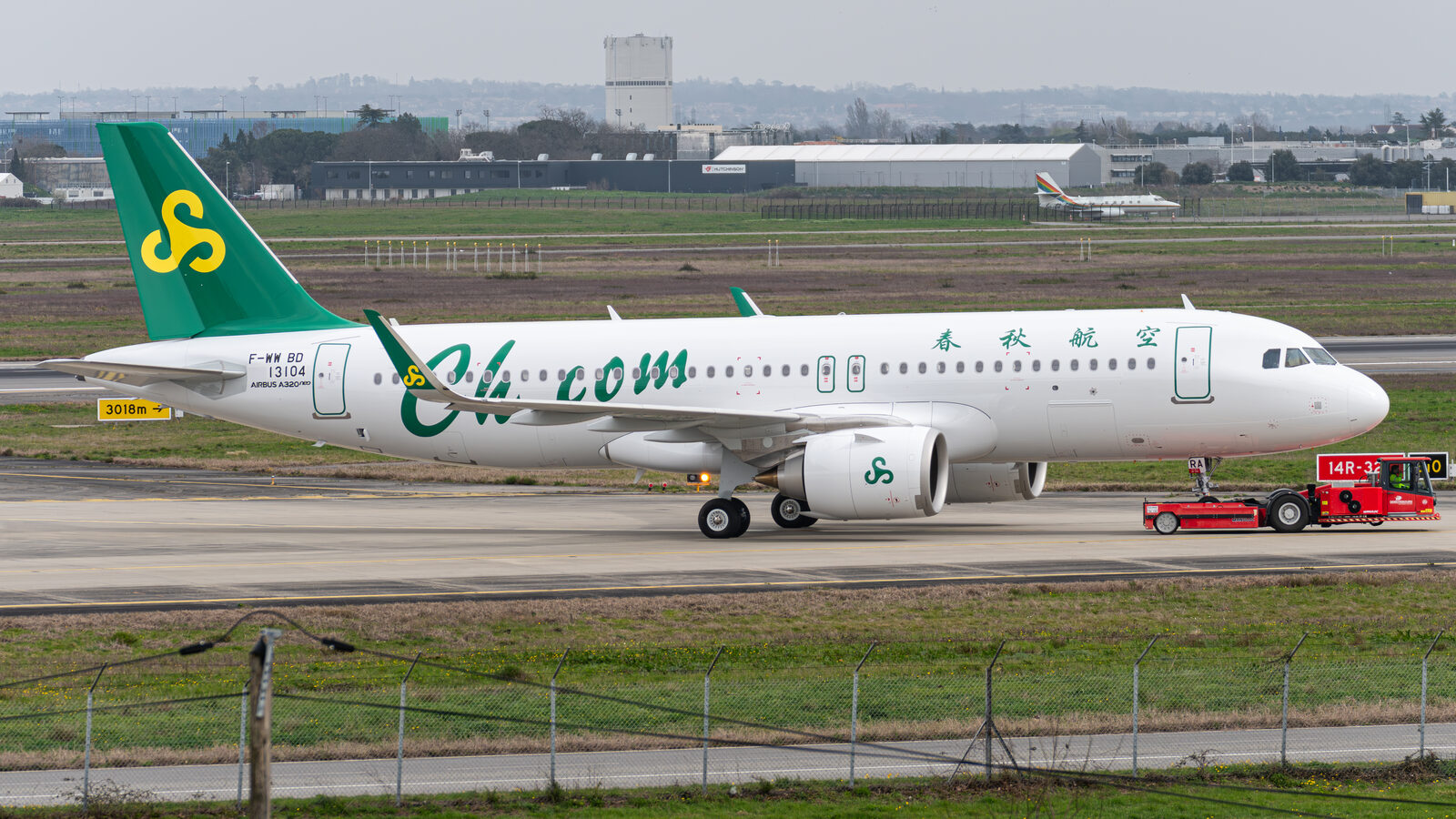 Airbus A320neo Spring Airlines Ctrip.com au roulage à Toulouse