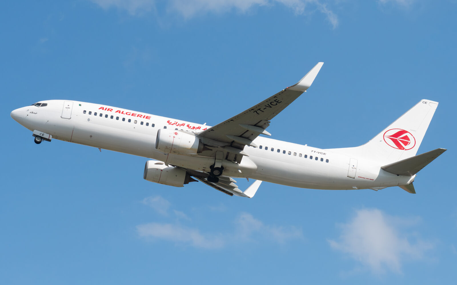 Boeing 737-800 Air Algérie 7T-VCE au décollage de Metz-Nancy-Lorraine