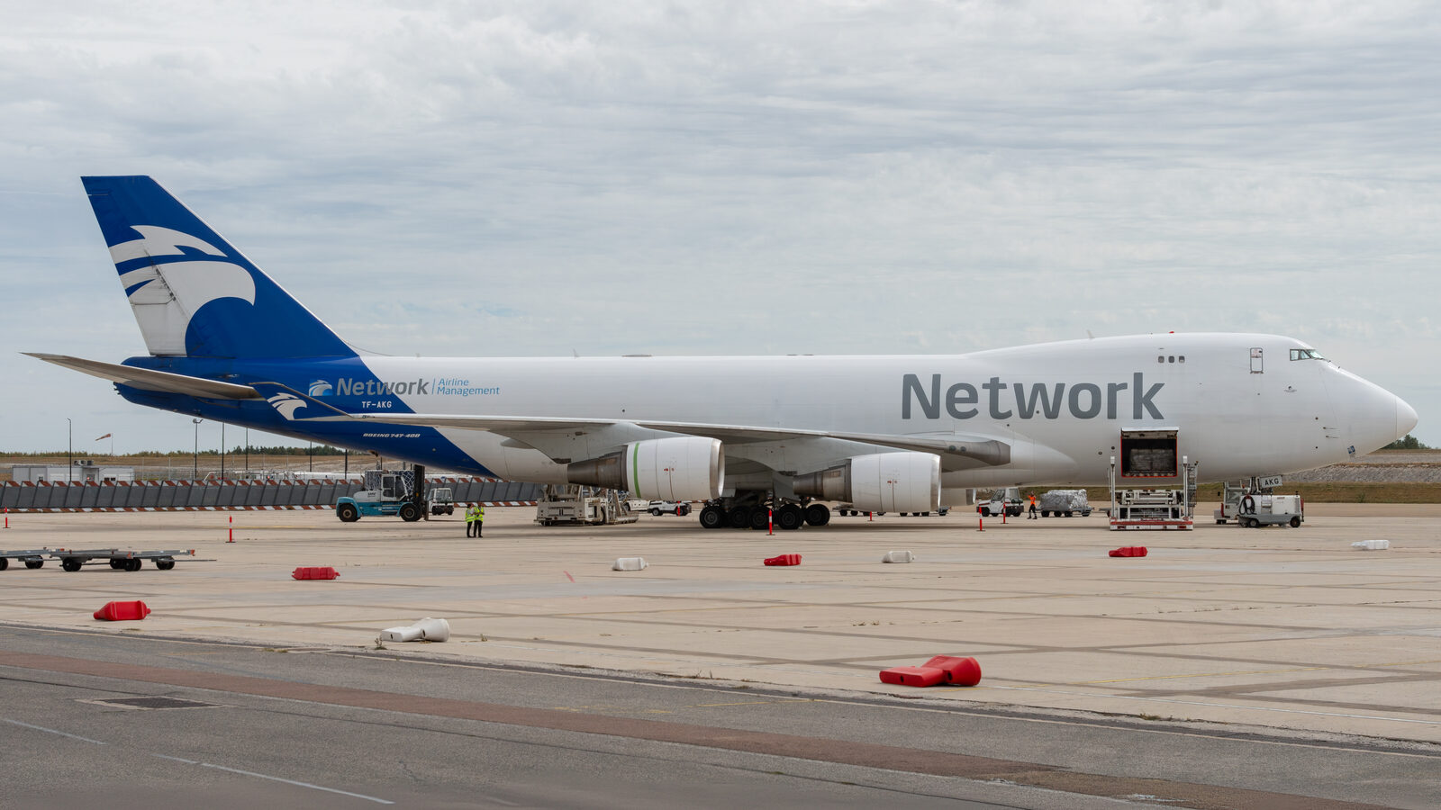 Boeing 747-400F Network Airline Management TF-AKG au chargement à Châlons Vatry