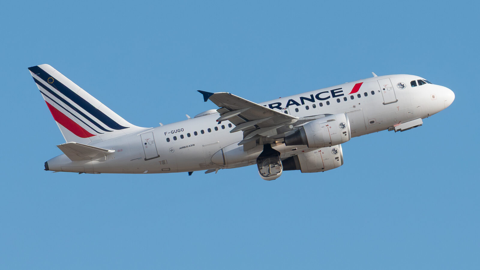 Airbus A318 Air France F-GUGO au décollage de Paris CDG