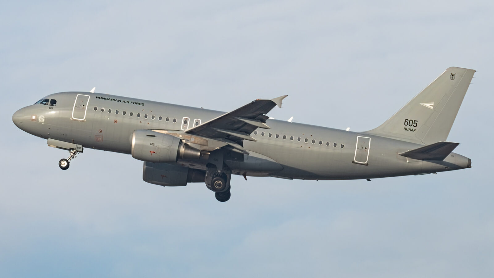 Airbus A319 de l'armée de l'air hongroise 605 au décollage de Zurich